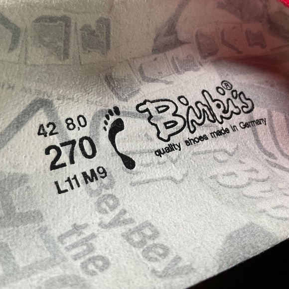 Birkenstock Birki’s Slides Sandals w/ Vintage Pin-up Images Men’s 9 Women’s 11 - Picture 9 of 9